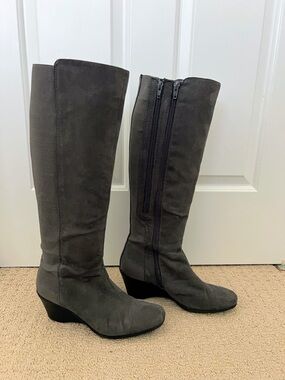 Knee Wedge Boots in Dark Gray Suede